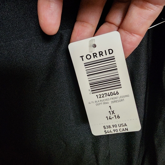 Torrid black full-length ruched front liquid leggings sizes 1 & 2 - Picture 4 of 10